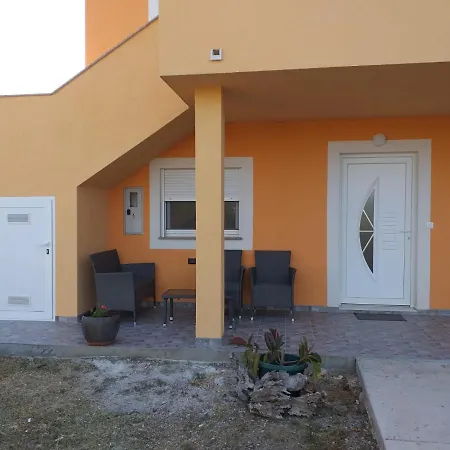Petra Apartment *